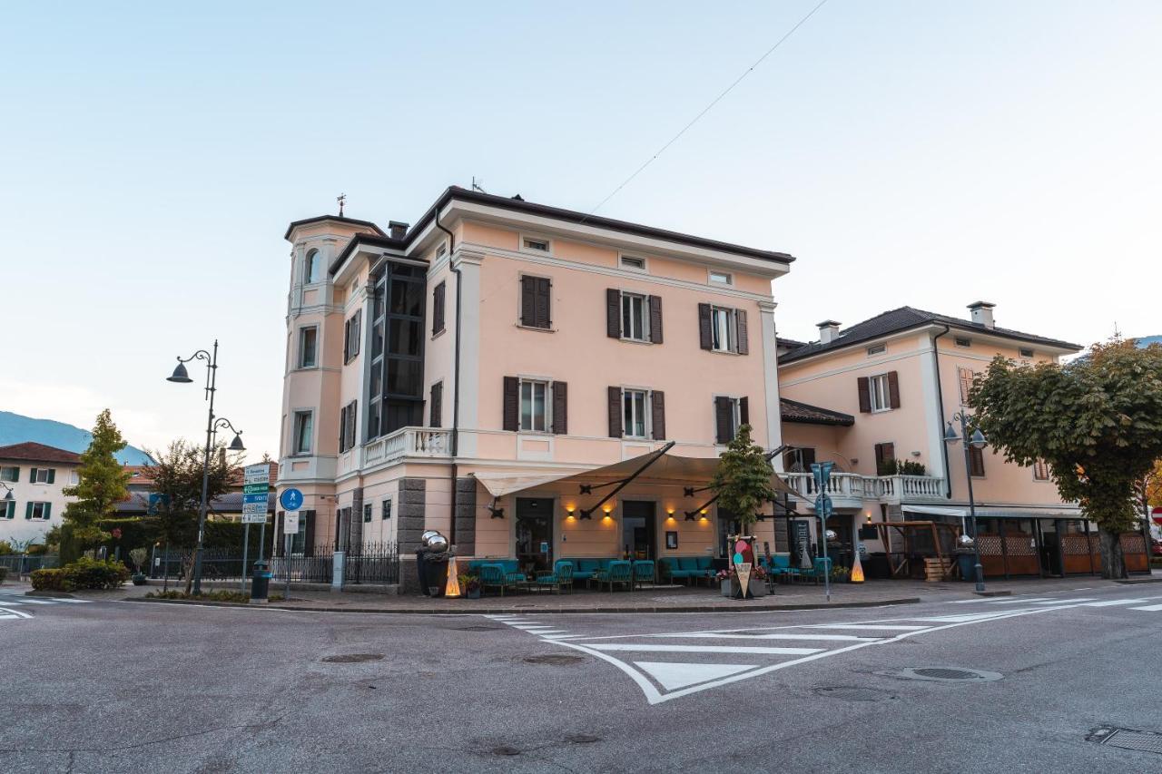 Albergo Caffe Centrale メッツォコローナ エクステリア 写真