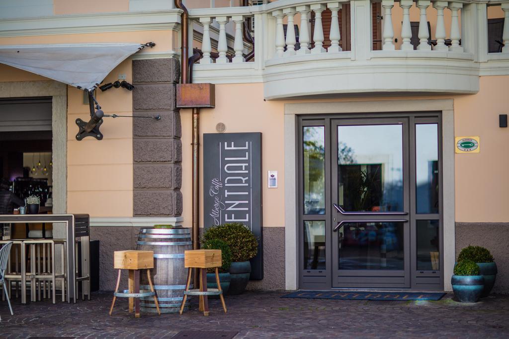 Albergo Caffe Centrale メッツォコローナ エクステリア 写真