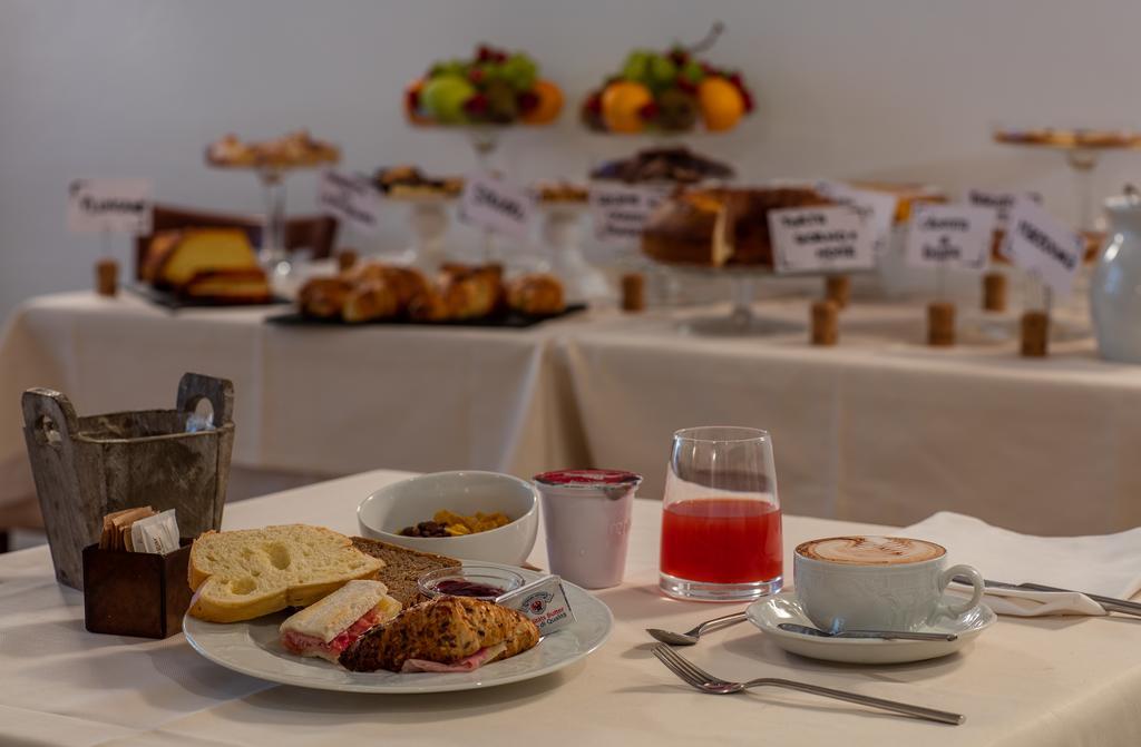 Albergo Caffe Centrale メッツォコローナ エクステリア 写真