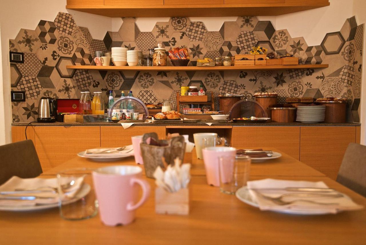 Albergo Caffe Centrale メッツォコローナ エクステリア 写真