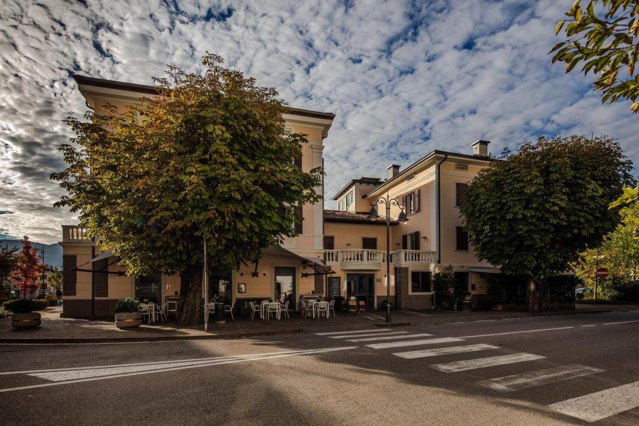 Albergo Caffe Centrale メッツォコローナ エクステリア 写真